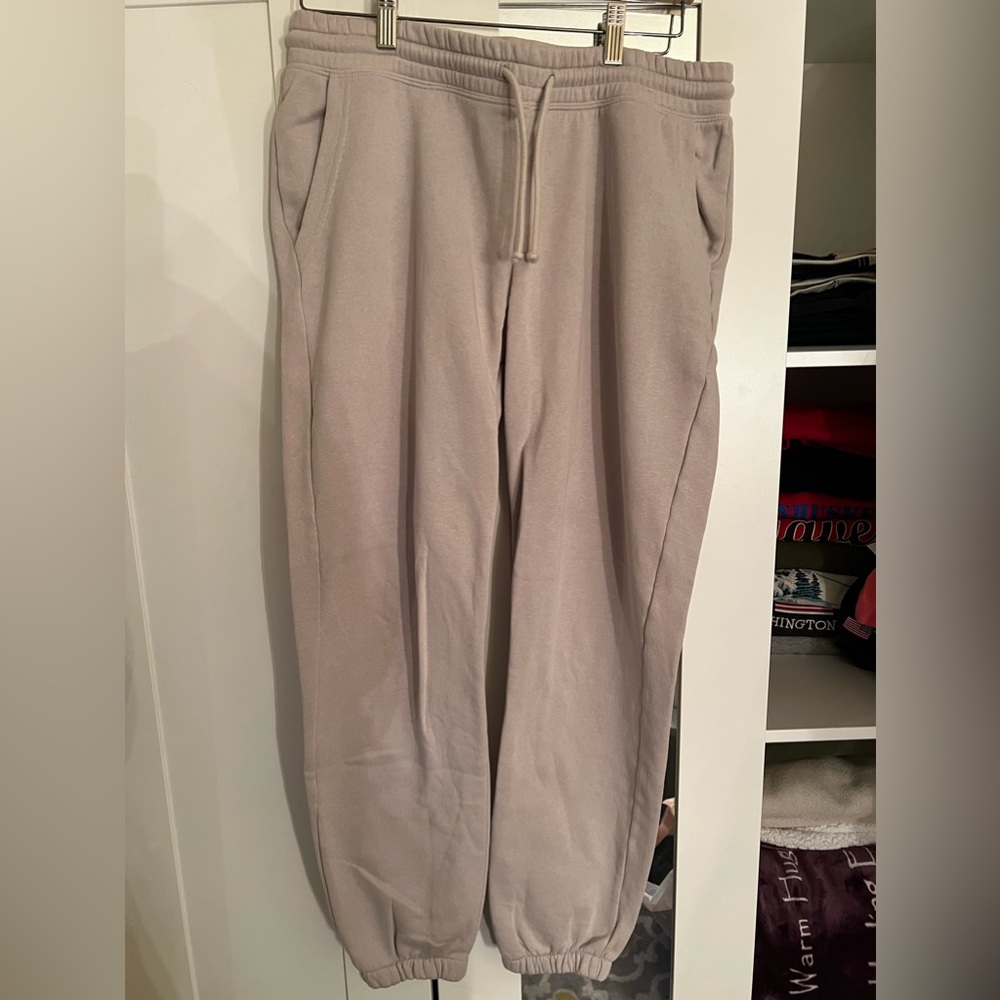 loose fitting sweatpants